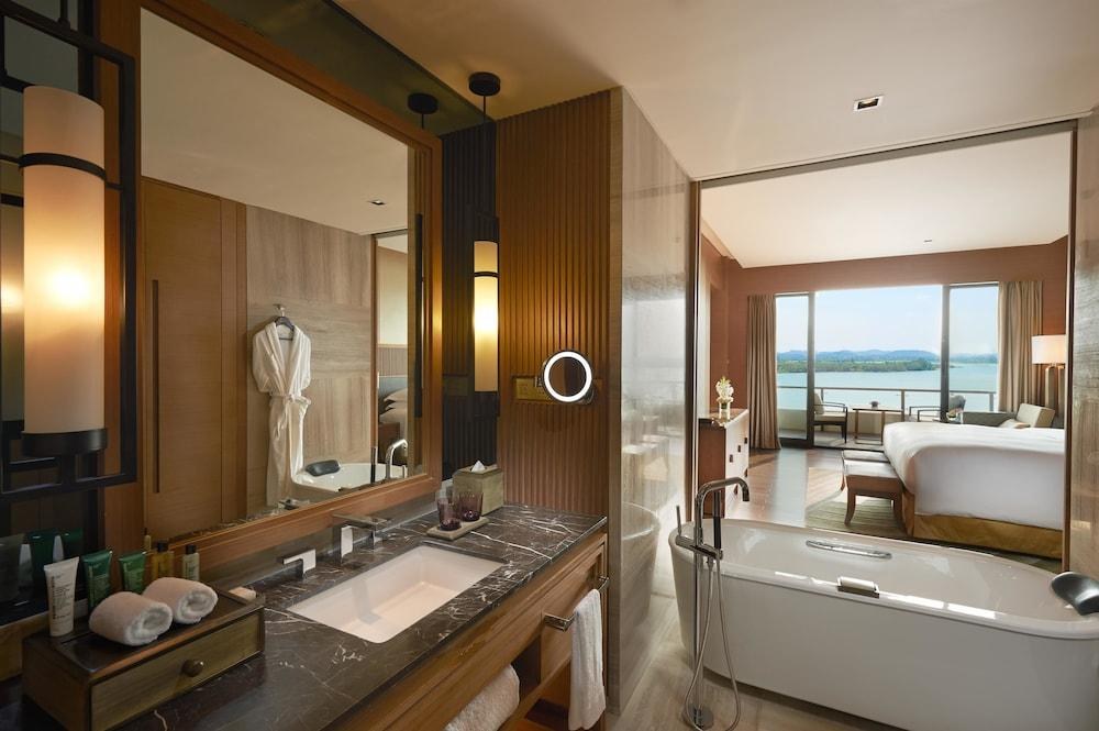 Hilton Wuhan Optics Valley photo 2