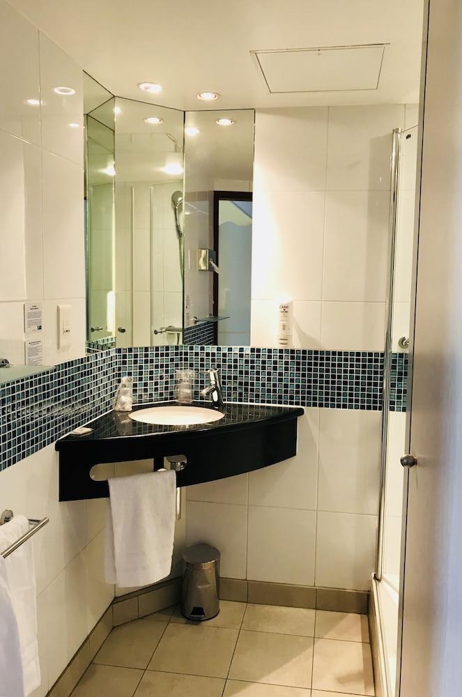 HOLIDAY INN EXPRESS PARIS - CA photo 2