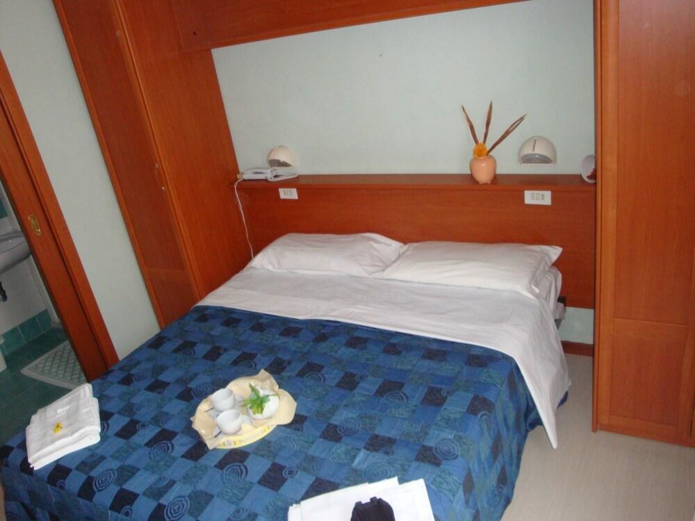 Hotel Blue Moon photo 3