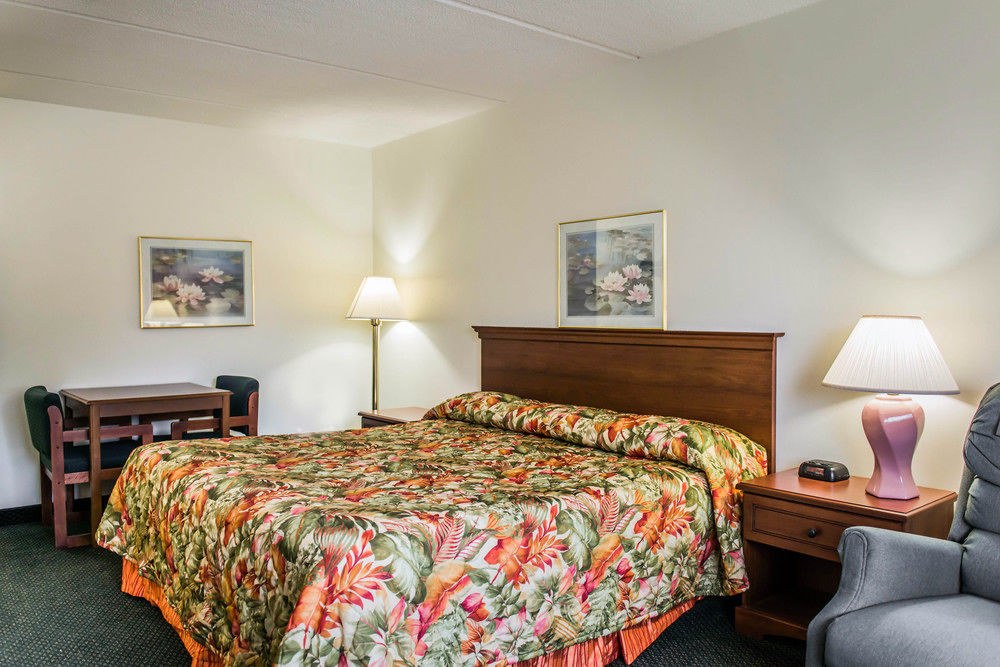 ECONO LODGE NORTH photo 1