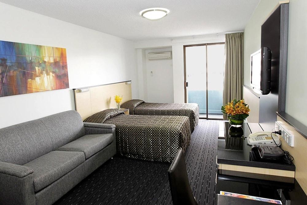 COMFORT INN & SUITES GOODEARTH PERTH photo 3