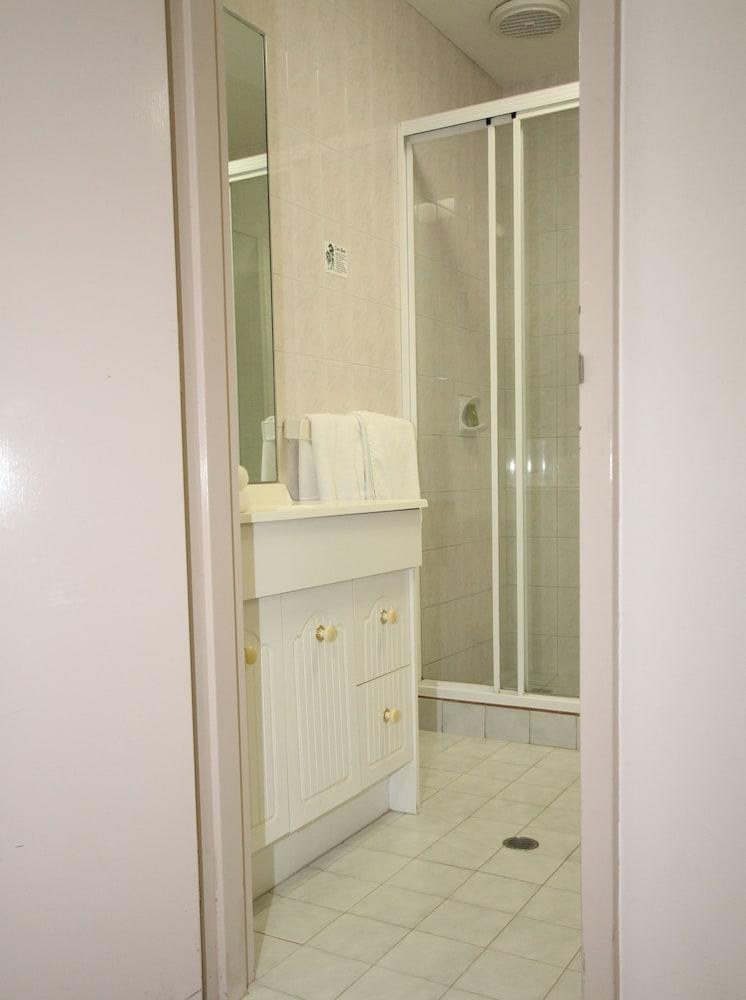 COMFORT INN & SUITES GOODEARTH PERTH photo 4