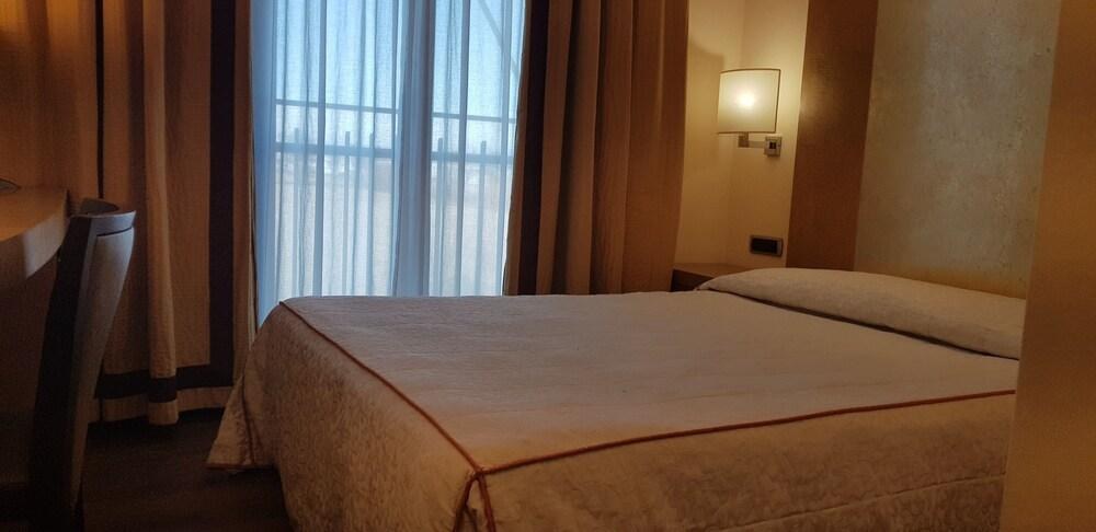 Hotel Tiffany photo 1