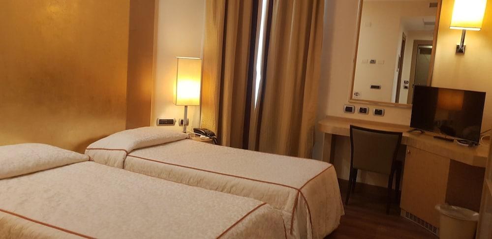 Hotel Tiffany photo 4