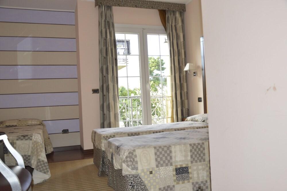 REGENT BEACH HOTEL &AMP; APARTMENTS photo 3
