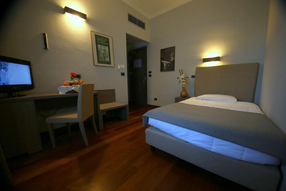 JET HOTEL photo 2