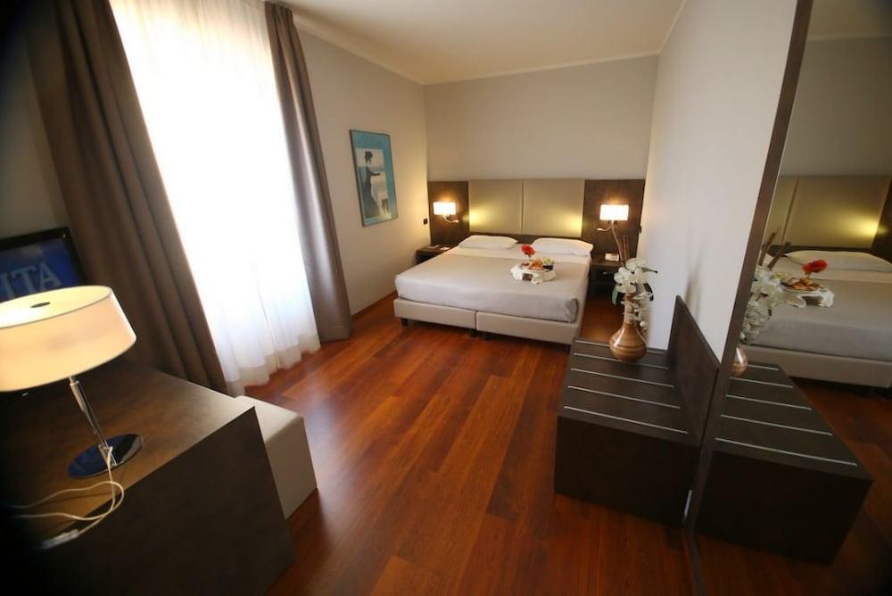 JET HOTEL photo 3