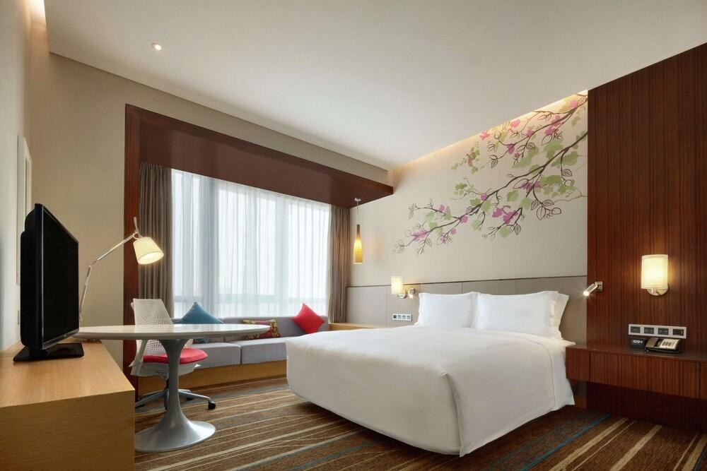 Hilton Garden Inn Shenzhen Bao'an photo 2
