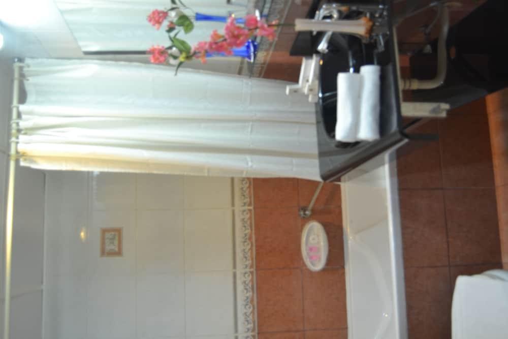 AL MAHA REGENCY HOTEL SUITES photo 3