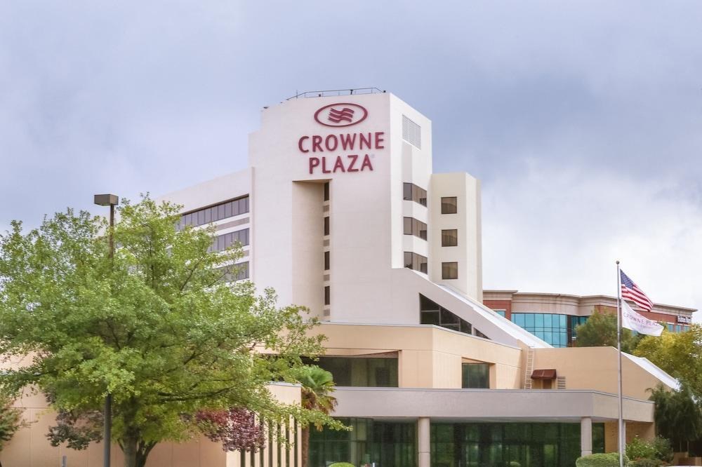 CROWNE PLAZA photo 2