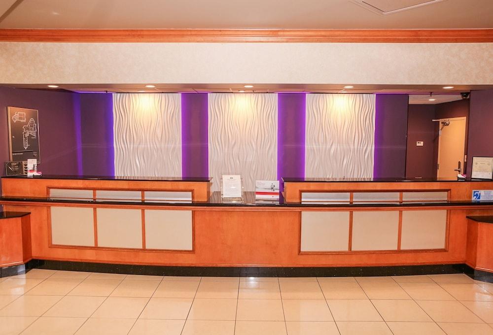 CROWNE PLAZA photo 4