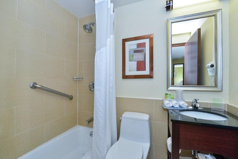 HOLIDAY INN EXPRESS MIDTOWN WEST photo 3