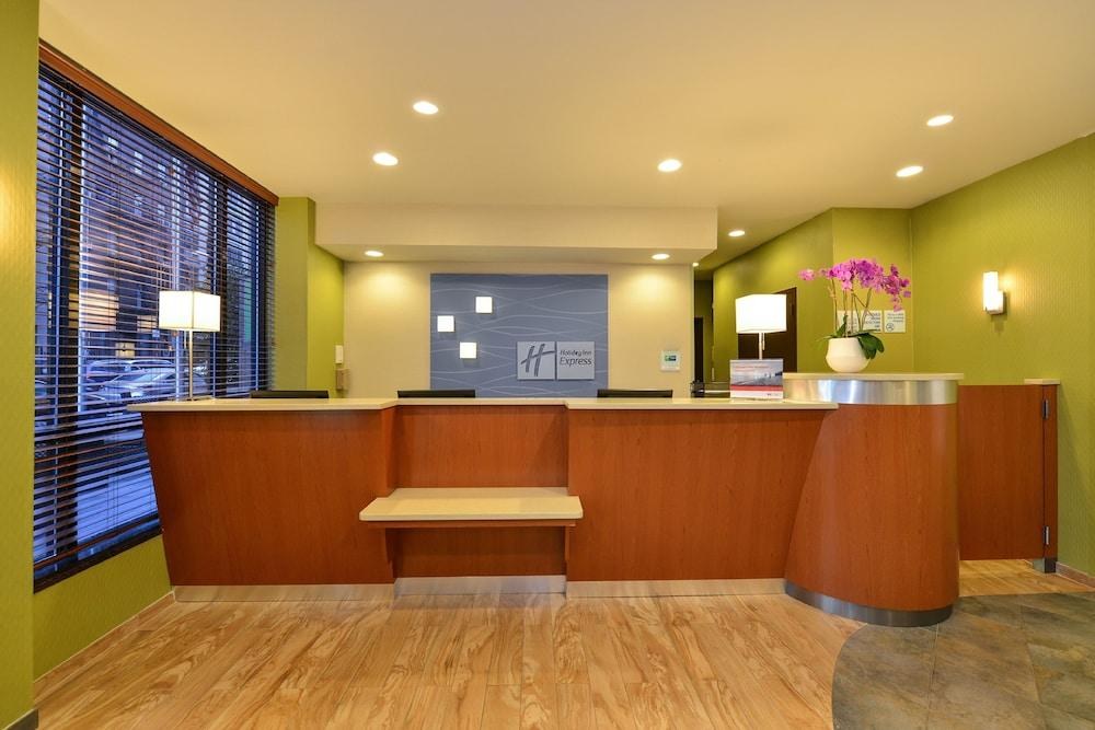HOLIDAY INN EXPRESS MIDTOWN WEST photo 4