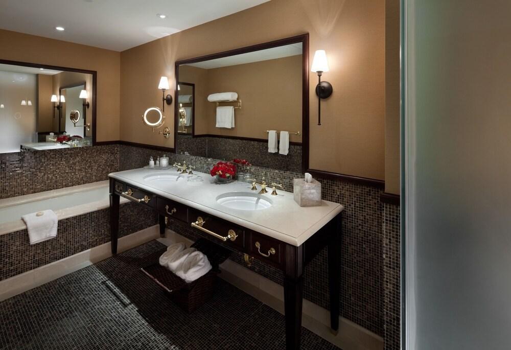 PLAZA ATHENEE photo 2