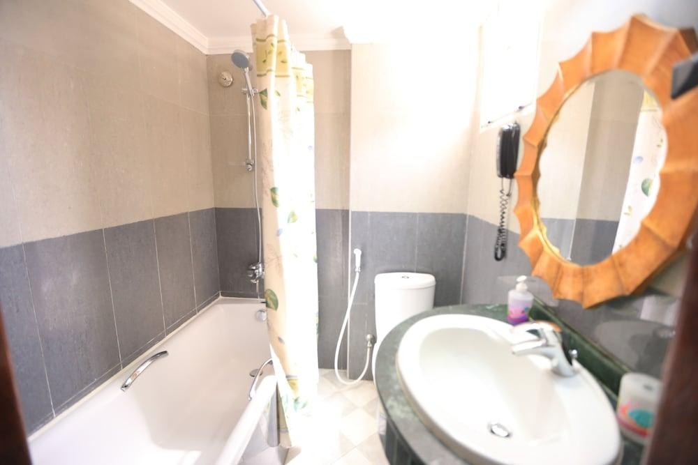 Concorde Inn Hotel photo 2