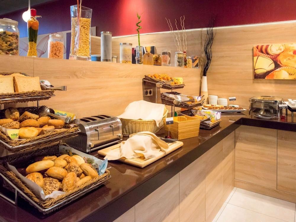 NOVOTEL SOFIA photo 2
