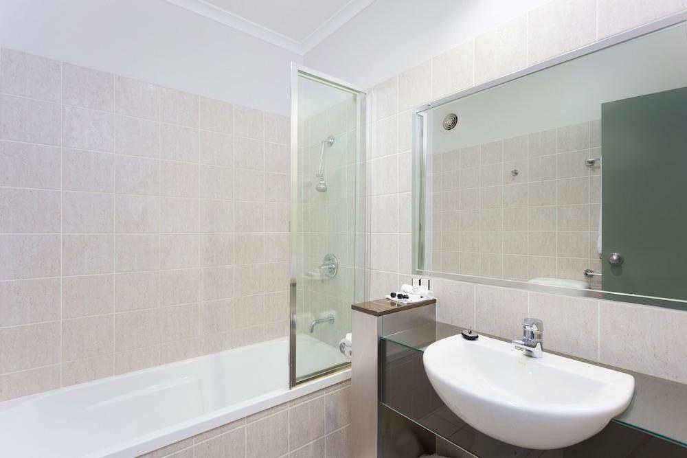 ROCKLEA INTERNATIONAL MOTEL photo 2
