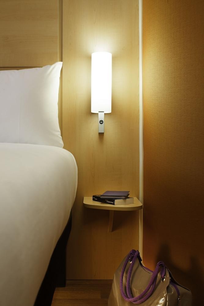 IBIS LONDON SHEPHERDS BUSH photo 2