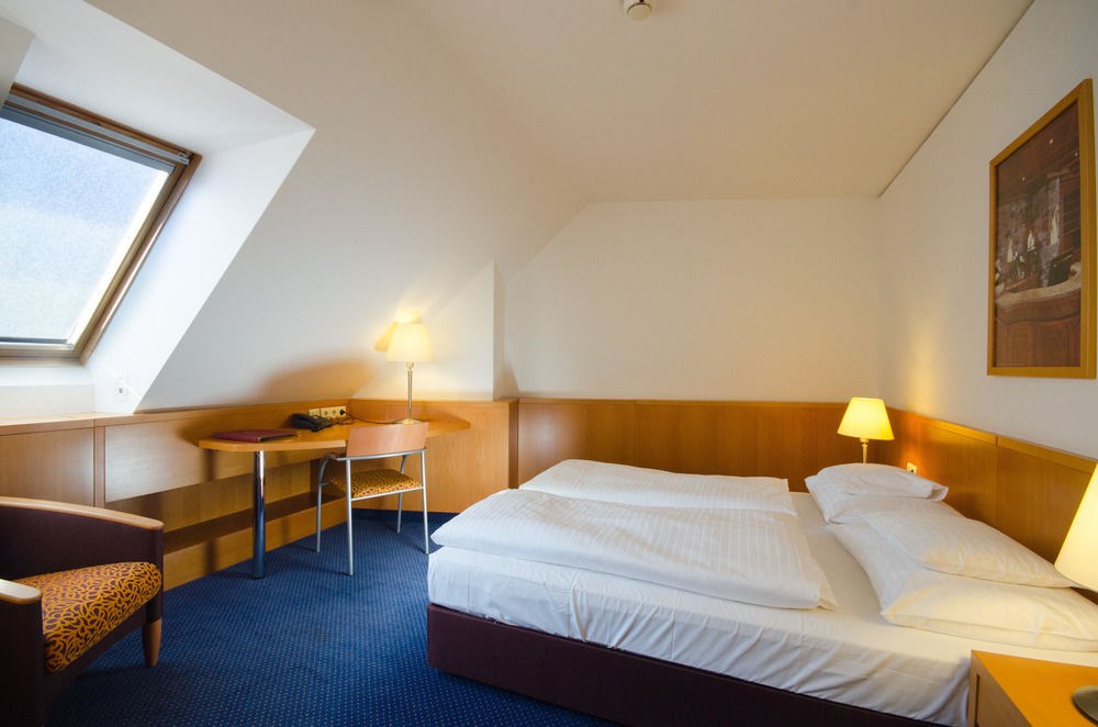 HOTEL AND PALAIS STRUDLHOF photo 1