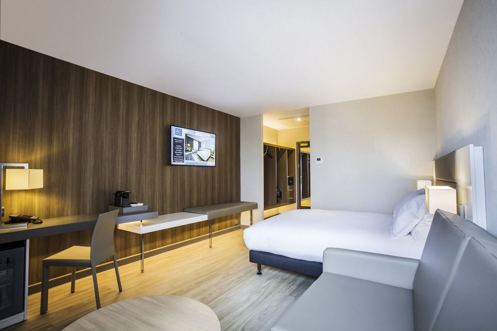 AC HOTEL BIRMINGHAM photo 2