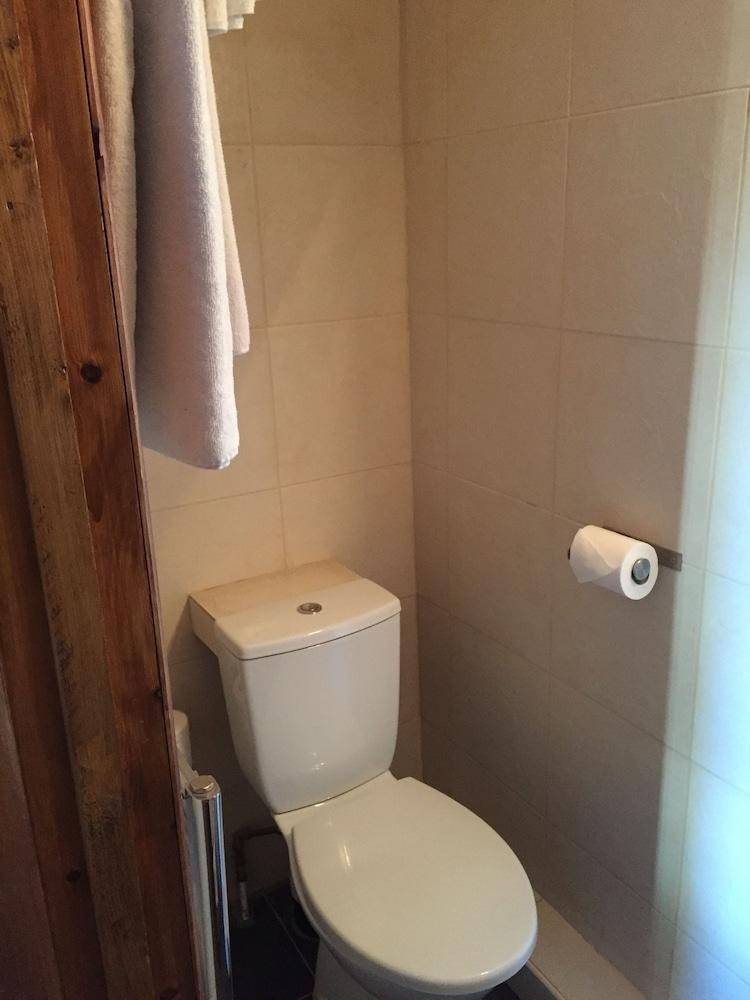 LEITH HOUSE photo 2