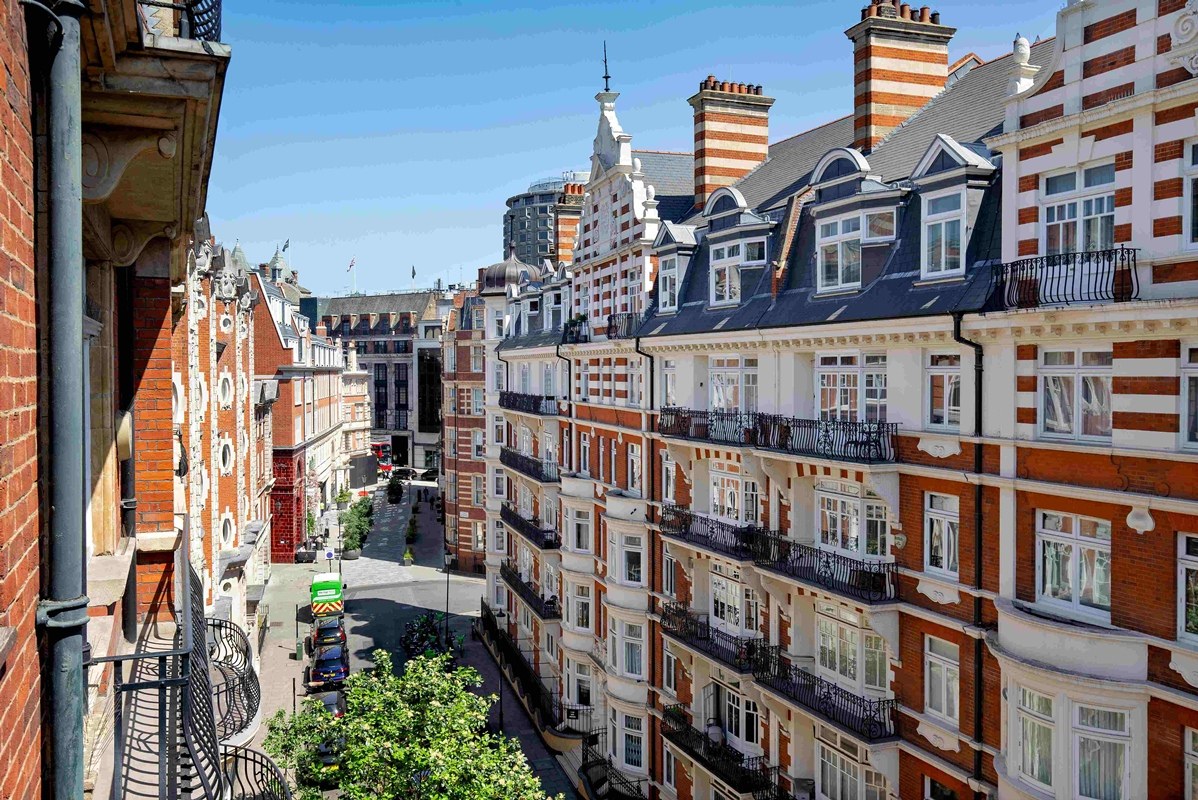 THE CAPITAL HOTEL, APARTMENTS & TOWNHOUSE