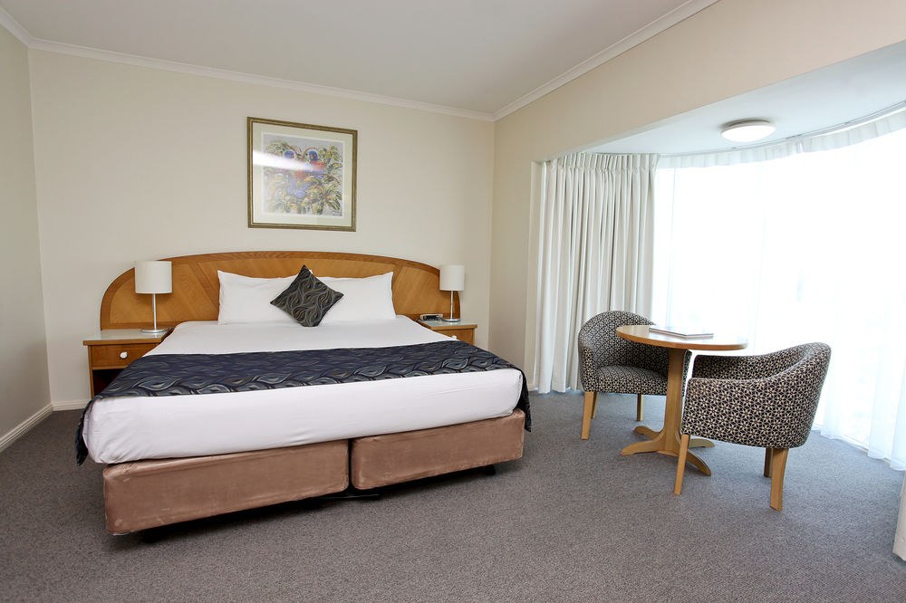 CAIRNS SHERIDAN HOTEL