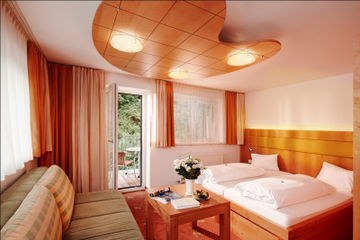 DER WALDHOF photo 3