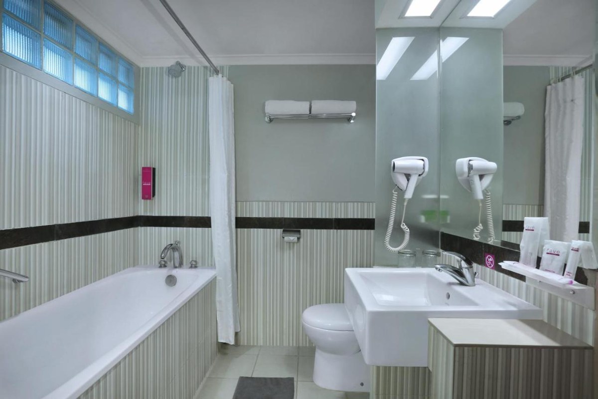 FAVEHOTEL PREMIER CIHAMPELAS photo 3