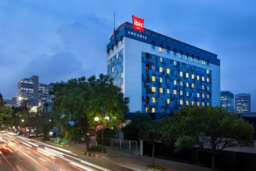 IBIS JAKARTA ARCADIA photo 2