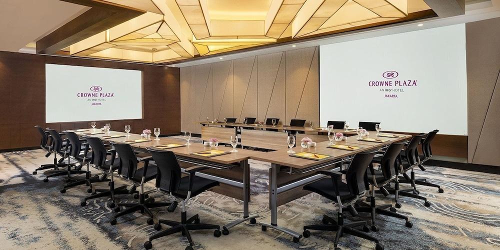 ARTOTEL Suites Mangkuluhur Jakarta photo 2