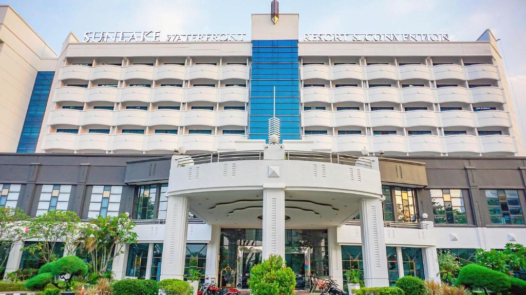 SUNLAKE WATERFRONT RESORT & CONVENTION