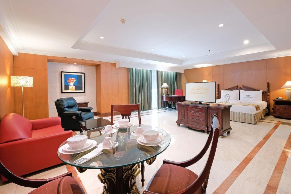 SUNLAKE WATERFRONT RESORT & CONVENTION photo 1
