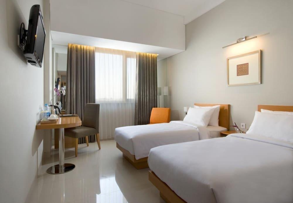 SANTIKA HOTEL JEMURSARI SURABAYA photo 2