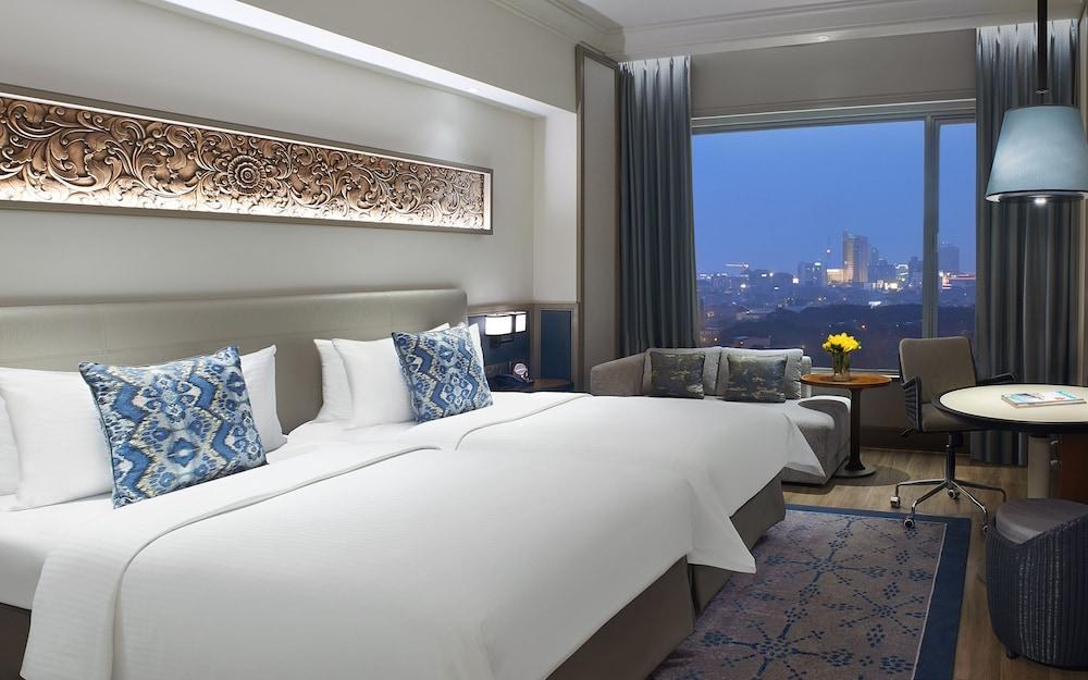 SHANGRI-LA SURABAYA photo 2