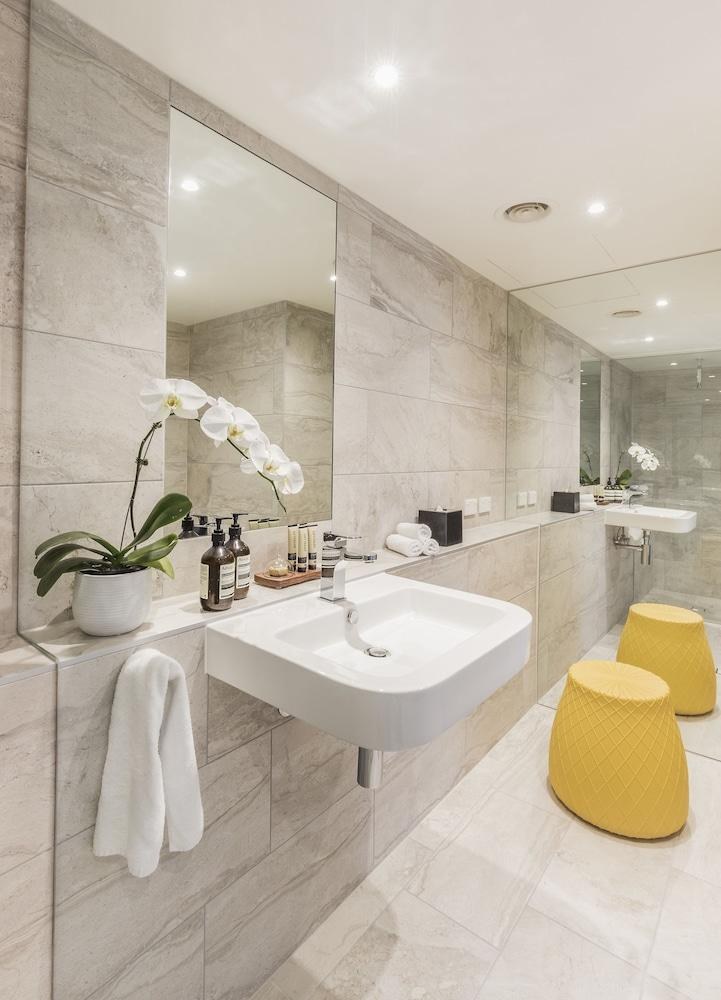Quay West Suites Melbourne photo 3