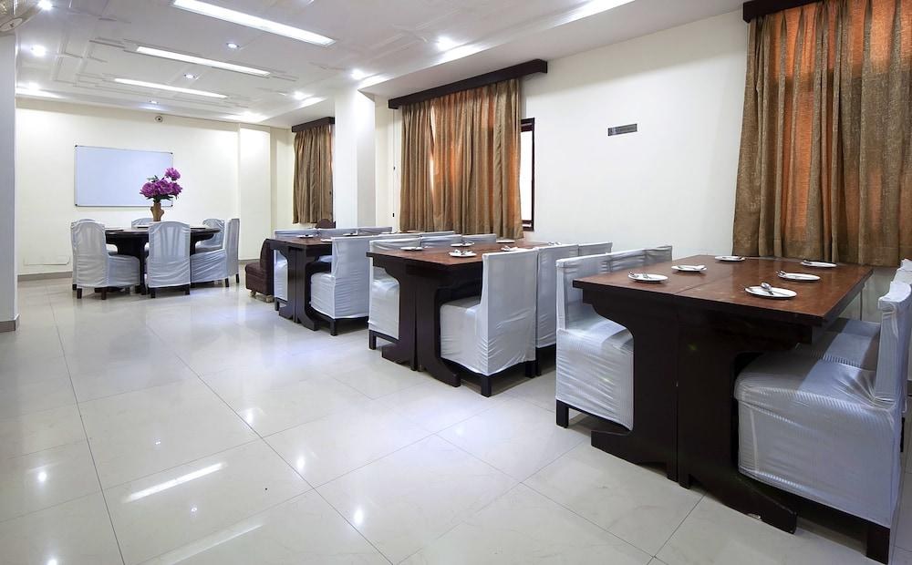 Hotel Delhi Darbar photo 2