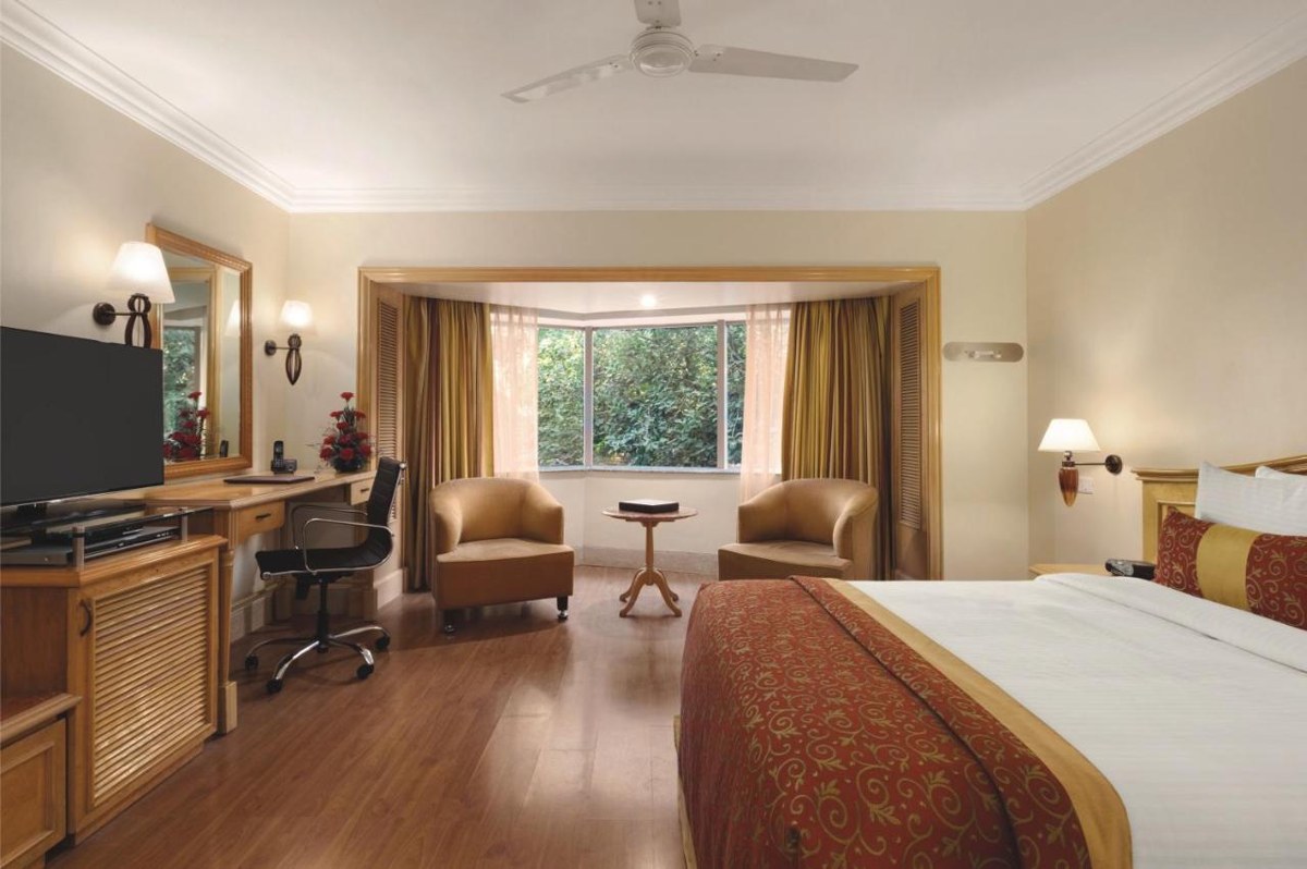 Ramada Plaza by Wyndham Palm Grove photo 1