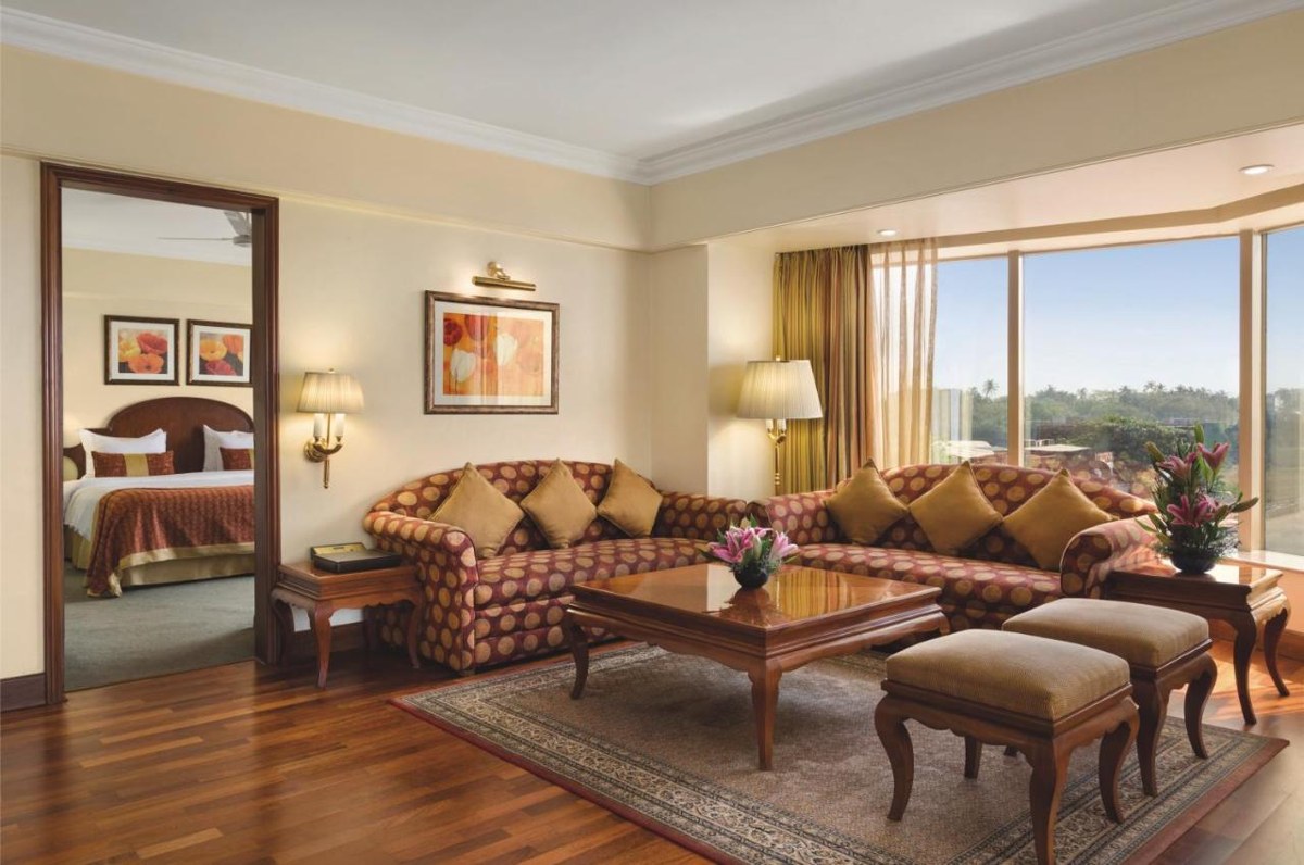 Ramada Plaza by Wyndham Palm Grove photo 4