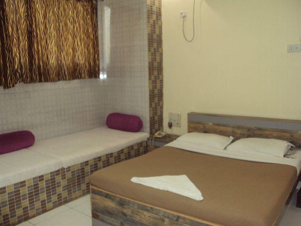 HOTEL SEA SANDS