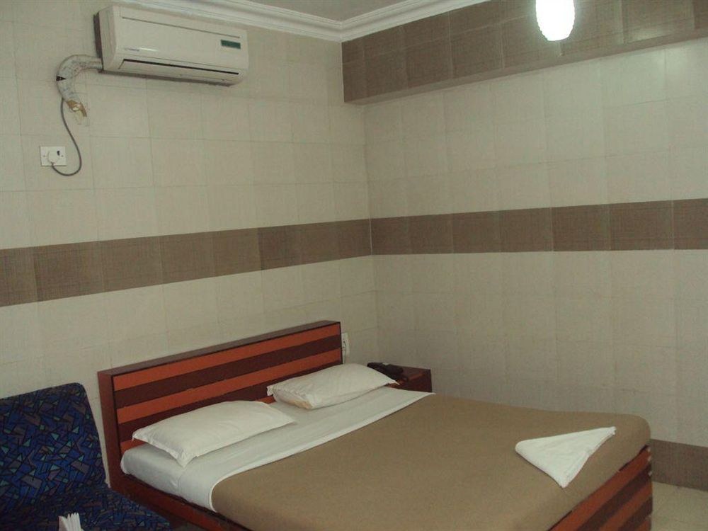 HOTEL SEA SANDS photo 1