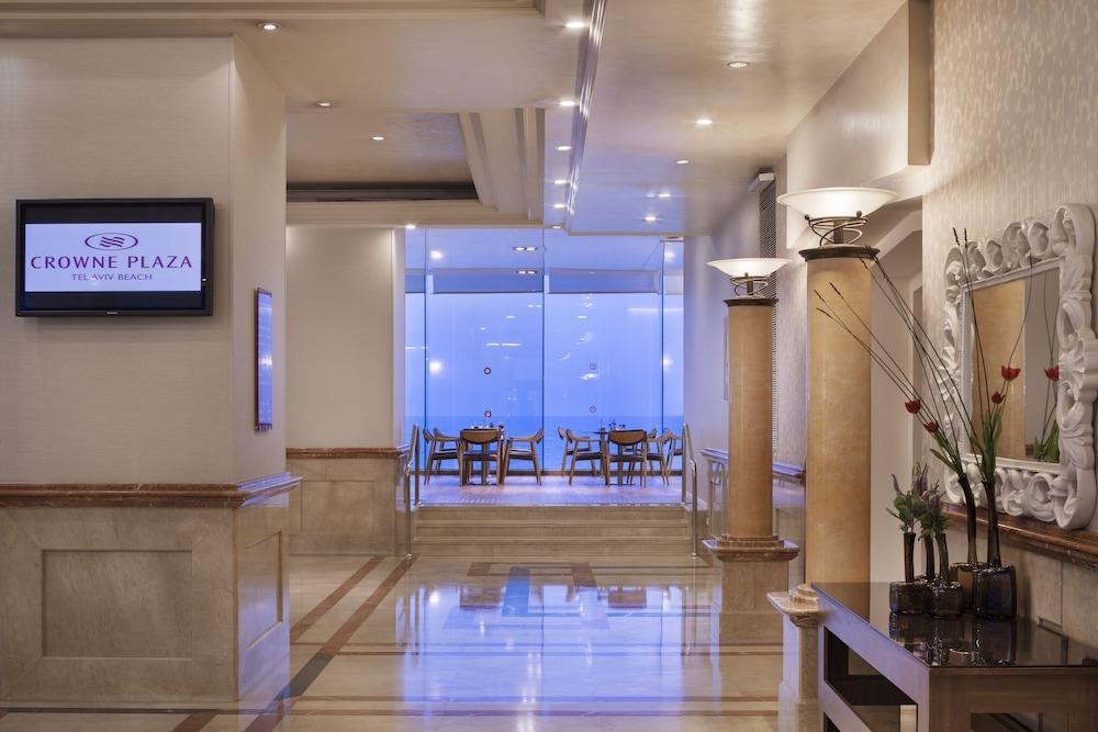 CROWNE PLAZA photo 2