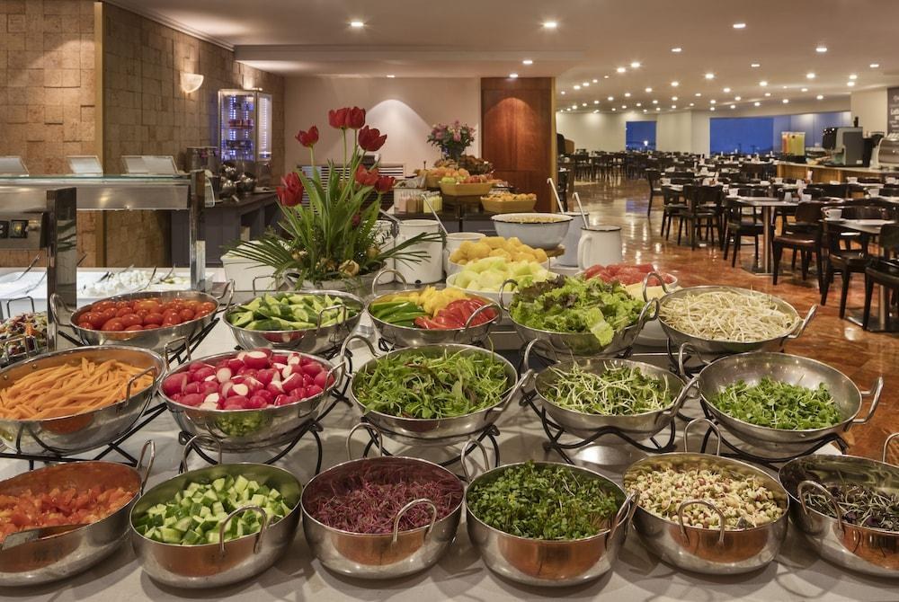 CROWNE PLAZA photo 4