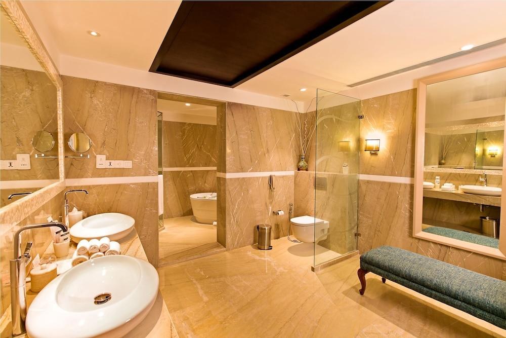 THE LALIT photo 4