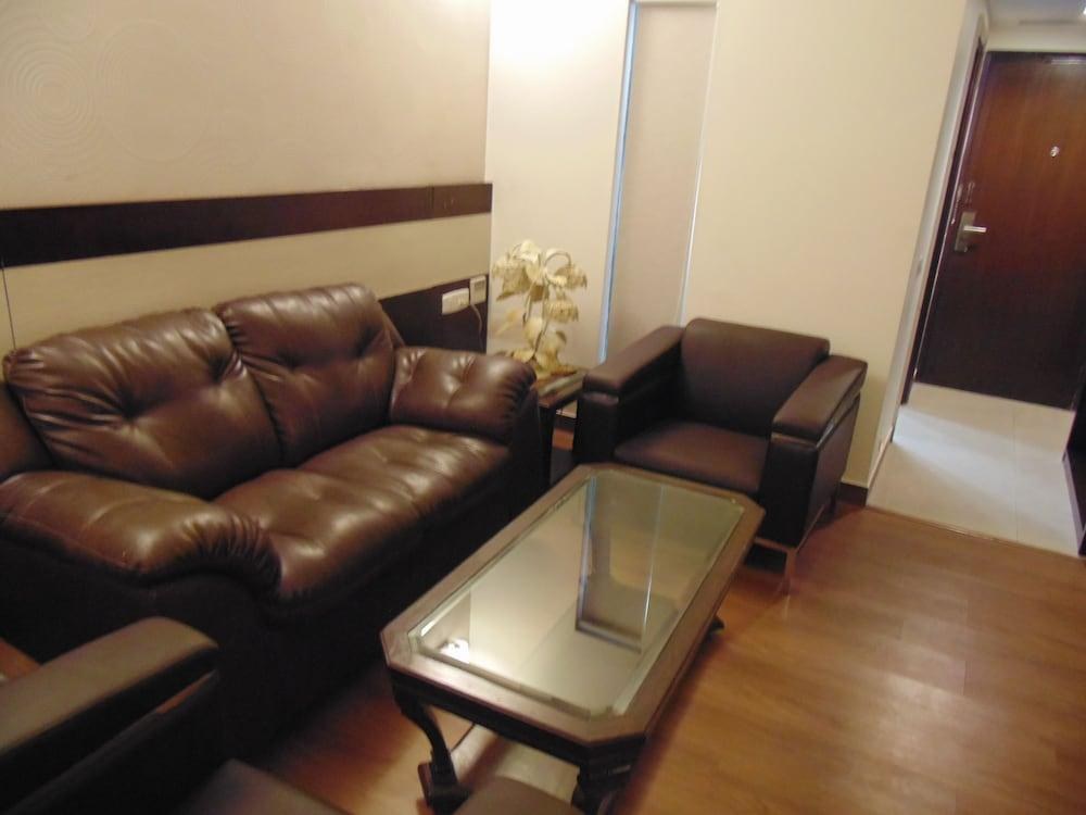 TAVISHA HOTEL photo 2
