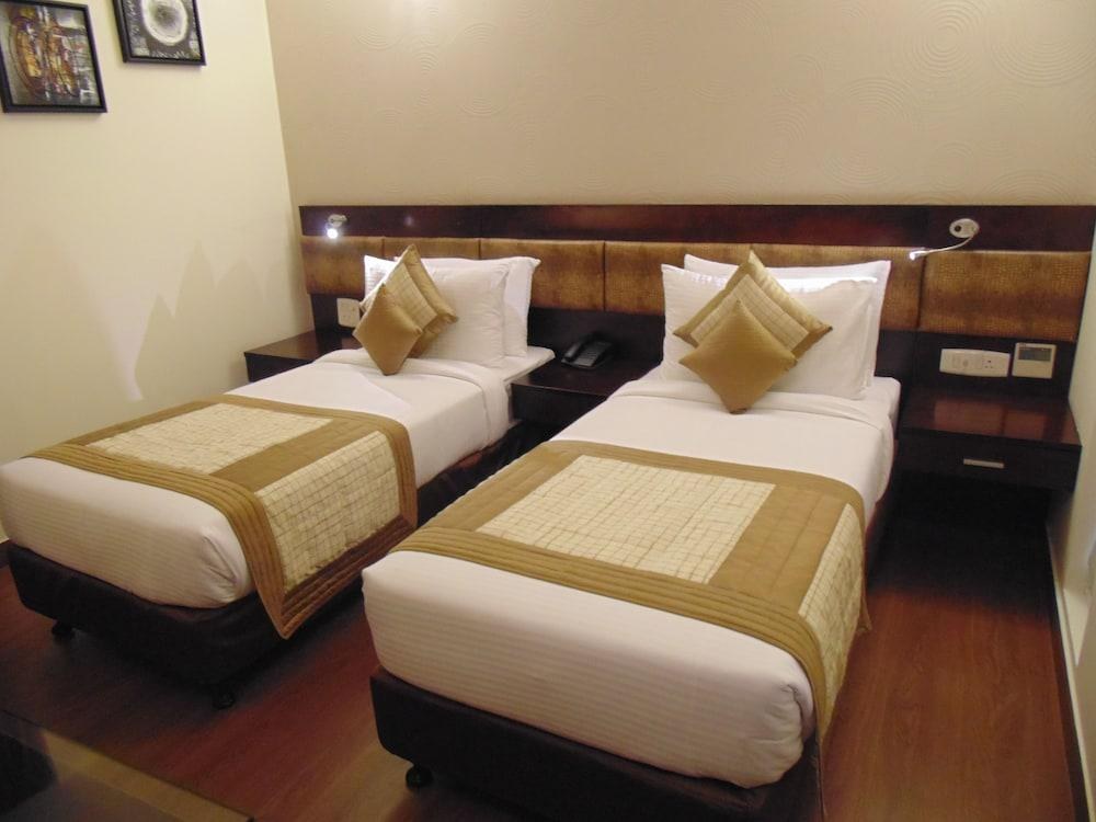 TAVISHA HOTEL photo 4