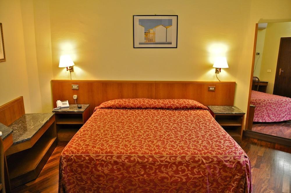 VECCHIA MILANO photo 2