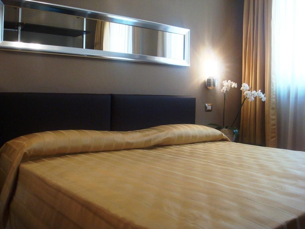 SMALL HOTEL ROYAL photo 2