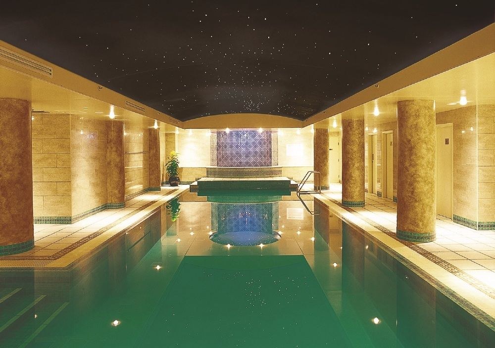 RADISSON HOTEL & SUITES