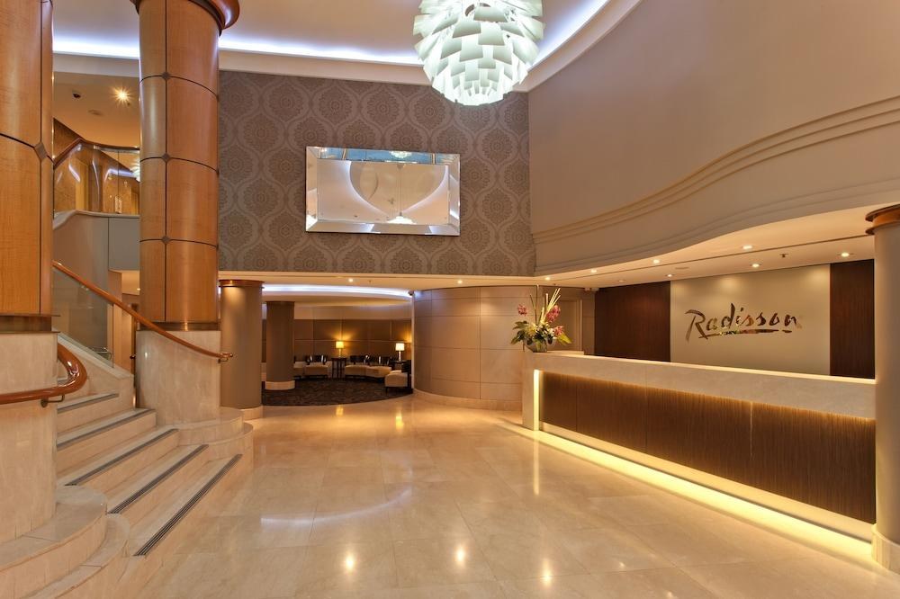 RADISSON HOTEL & SUITES photo 2